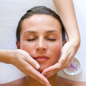 Read more about the article Relaxing Face Massage