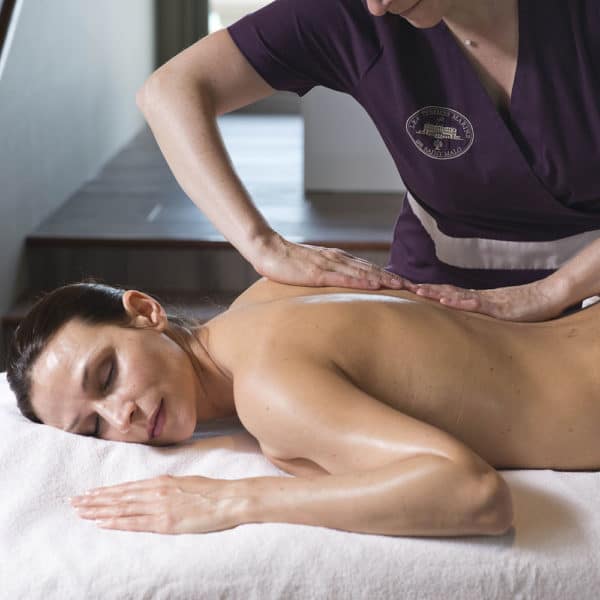 Read more about the article Muscle Relaxing Massage
