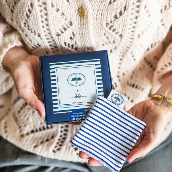 3 x organic washable remover wipes (per box)